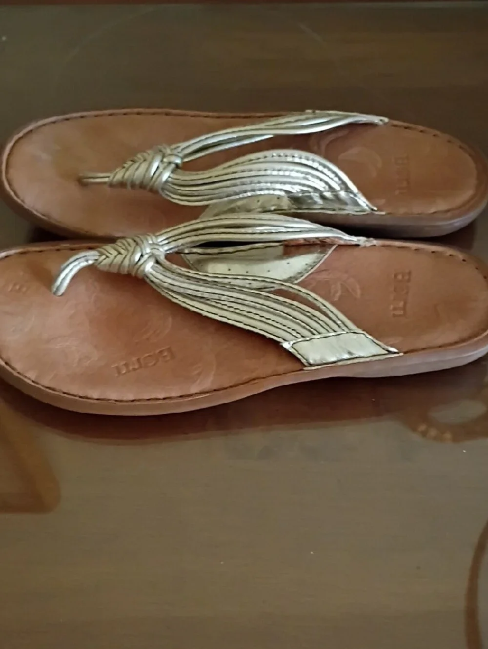 Born Metallic Gold Leather Thong Sandals for Women.  Size 10M